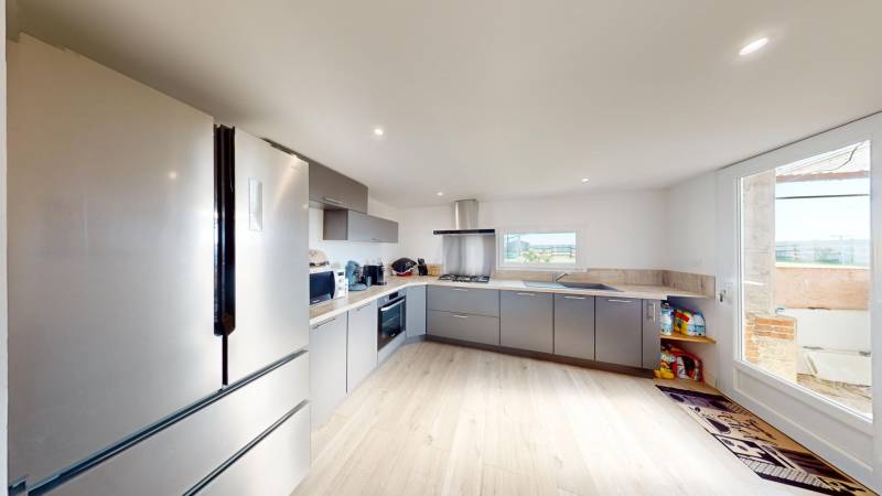 À Vendre : Corps de Ferme Isolé à Beaubray avec 2 Hectares, Vue Panoramique sur la Campagne et Dépendances pour Chevaux