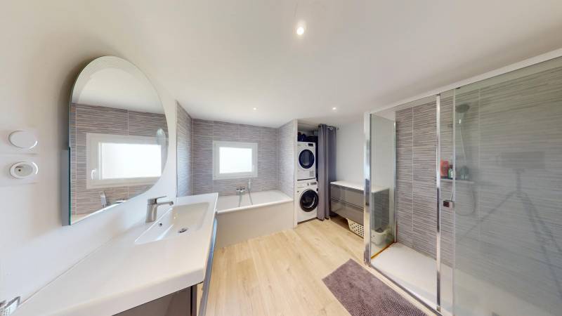 À Vendre : Corps de Ferme Isolé à Beaubray avec 2 Hectares, Vue Panoramique sur la Campagne et Dépendances pour Chevaux