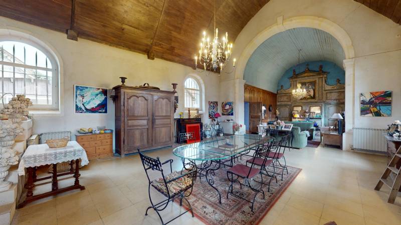 DEMEURE HORS NORMES ISSUE D’UNE ÉGLISE DU XVE SIÈCLE AU CHARME ABSOLUMENT UNIQUE