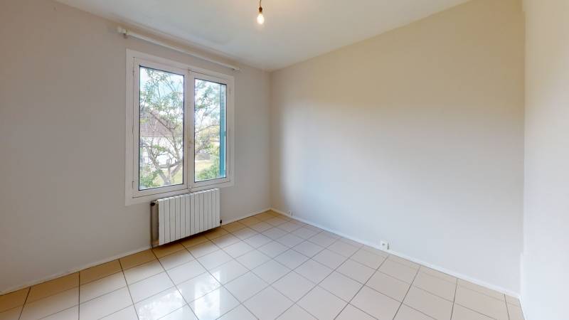 A LOUER MAISON F4  AVEC TERRAIN DE 1040m²QUARTIER SAINT MICHEL