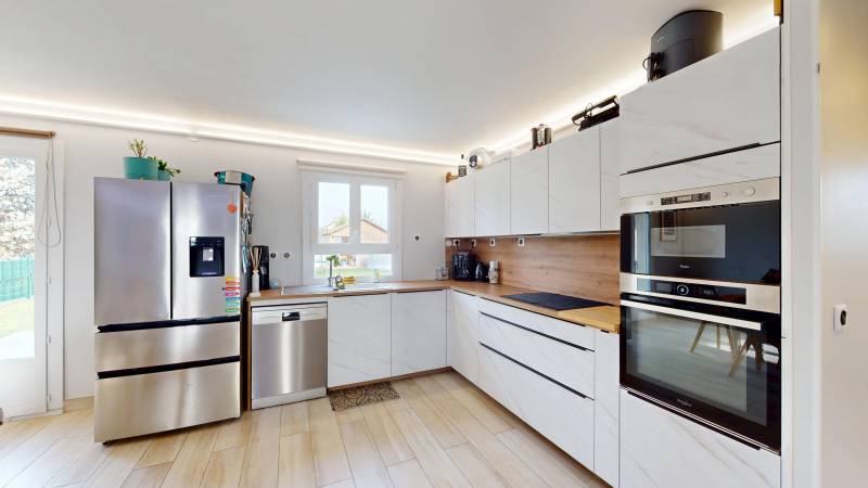 MAISON T5 FONCTIONNELLE AVEC VASTE SÉJOUR, JARDIN SANS VIS-À-VIS ET POMPE À CHALEUR