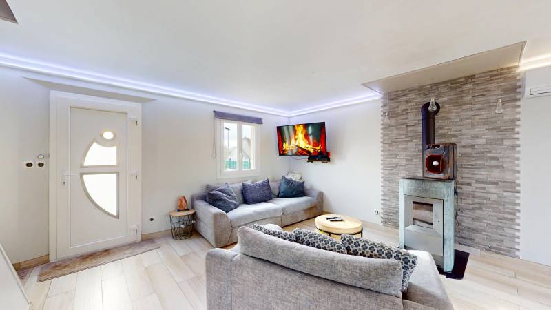 MAISON FAMILIALE PROCHE PACY-SUR-EURE AVEC JARDIN, TERRASSE ET ESPACES CONVIVIAUX