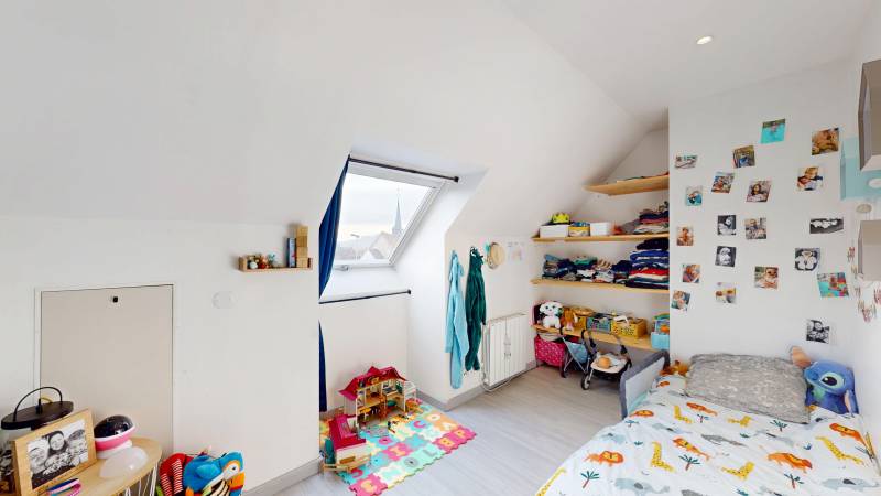 MAISON LUMINEUSE ET BIEN ENTRETENUE AVEC TERRASSE, JARDIN CLOS ET CONFORT MODERNE