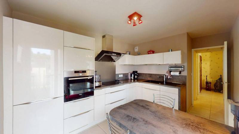 BEAU T2 LUMINEUX AVEC ASCENSEUR, GARAGE ET VUE SUR LA RIVIÈRE DE L'ITON