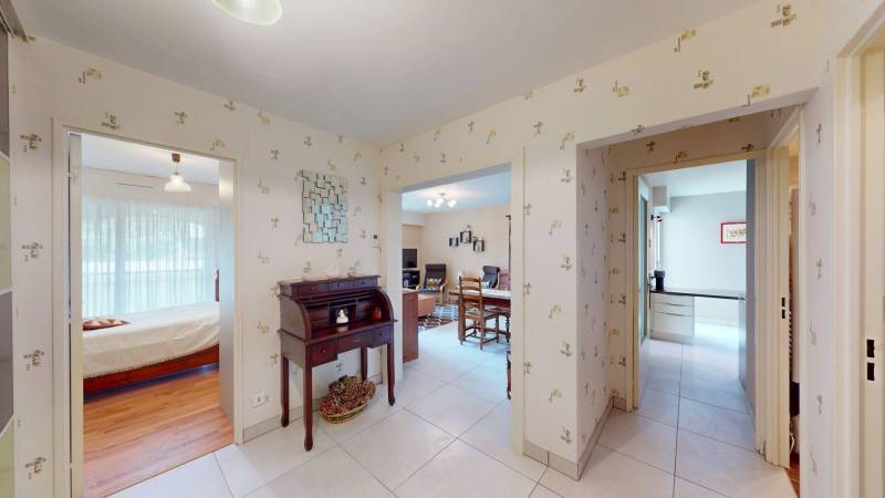 APPARTEMENT T2 AVEC VUE SUR L'ITON, GARAGE FERMÉ ET CAVE PRIVATIVE