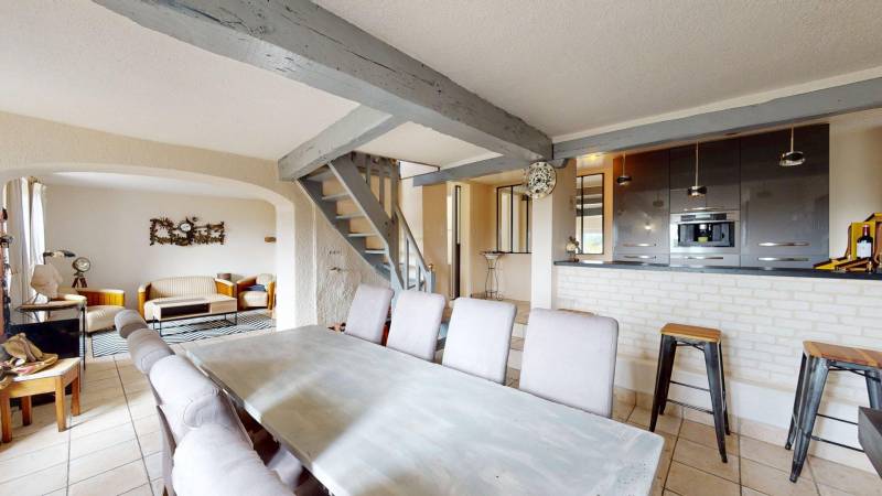 MAISON T8 DE CHARME ET ATYPIQUE AVEC 4 CHAMBRES À VENDRE EN NORMANDIE, À ÉZY-SUR-EURE