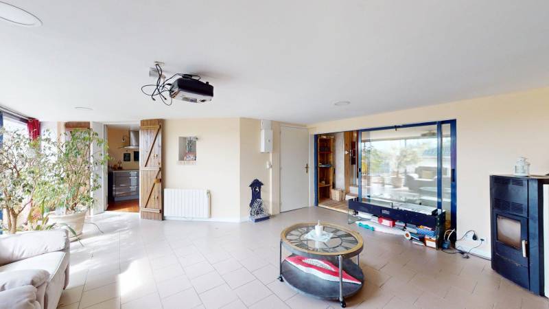 MAISON T8 DE CHARME ET ATYPIQUE AVEC 4 CHAMBRES À VENDRE EN NORMANDIE, À ÉZY-SUR-EURE