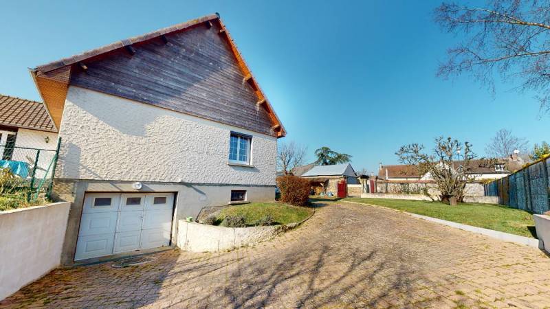 MAISON DE TYPE 8 - 155m² - MISEREY (27930)