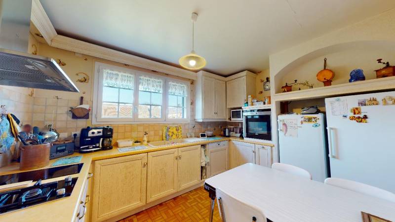 MAISON DE TYPE 8 - 155m² - MISEREY (27930)