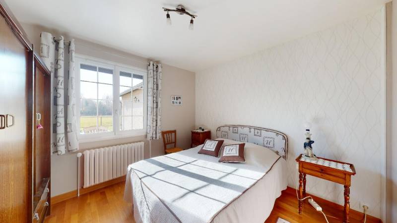 MAISON DE TYPE 8 - 155m² - MISEREY (27930)