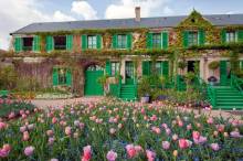 Village emblématique de Normandie, Giverny charme par ses jardins, son art et sa douceur de vivre.